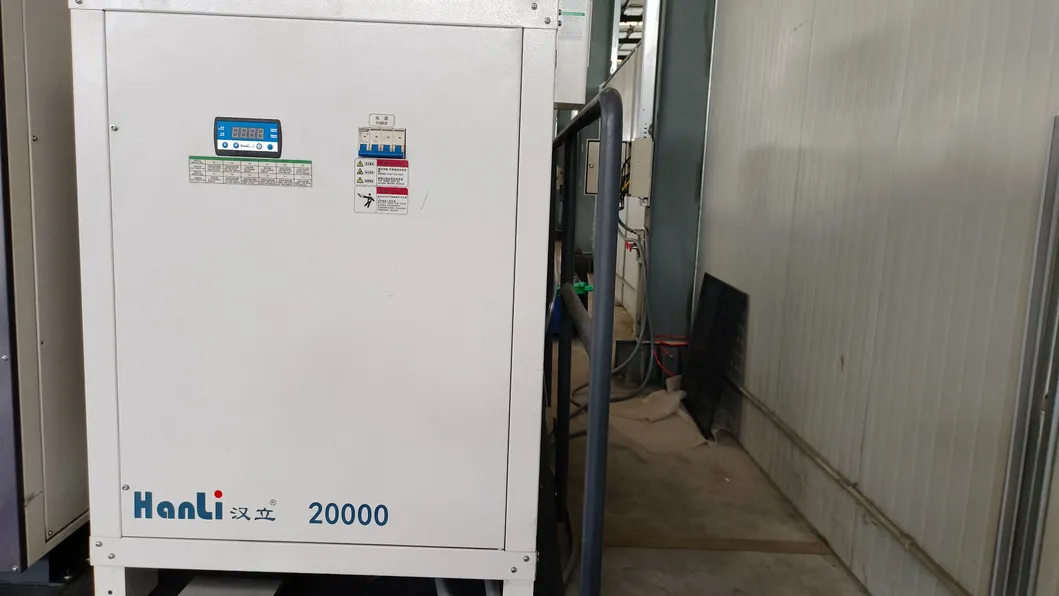 Máquina láser de corte de metal con cubierta protectora cerrada y velocidad de corte de 0 a 40 m/min 1