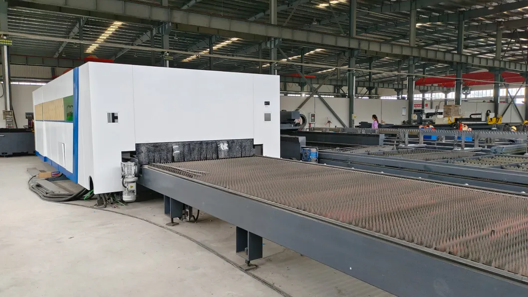 Máquina láser de corte de metal con cubierta protectora cerrada y velocidad de corte de 0 a 40 m/min 3